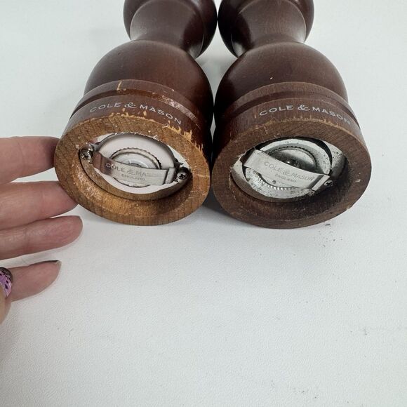 Cole And Mason England Wood Salt & Pepper Grinder Set Shaker - Picture 3 of 7